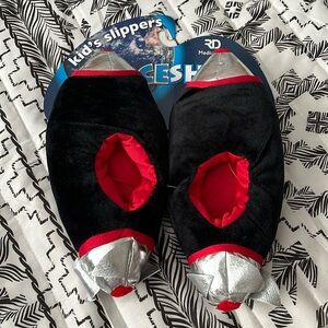 RD Kid’s Spaceship Slippers Size Medium